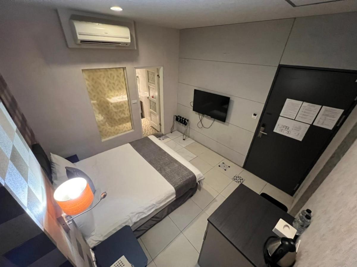 Boston Plus Hotel Чиай Сити Екстериор снимка