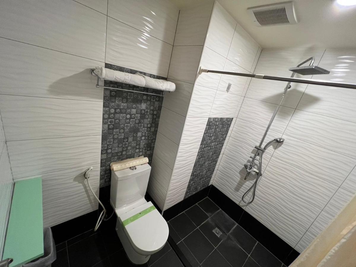 Boston Plus Hotel Чиай Сити Екстериор снимка