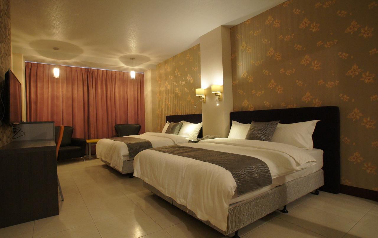 Boston Plus Hotel Чиай Сити Екстериор снимка