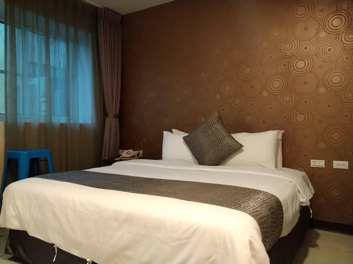 Boston Plus Hotel Чиай Сити Екстериор снимка