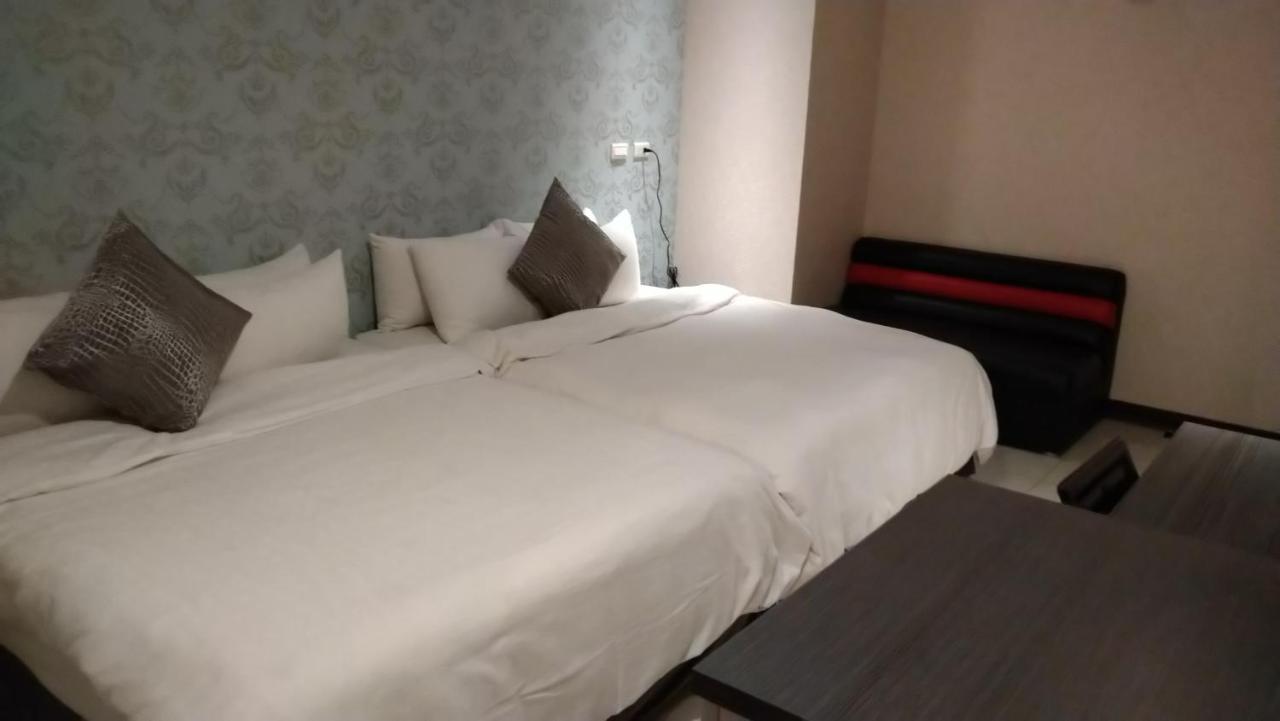 Boston Plus Hotel Чиай Сити Екстериор снимка