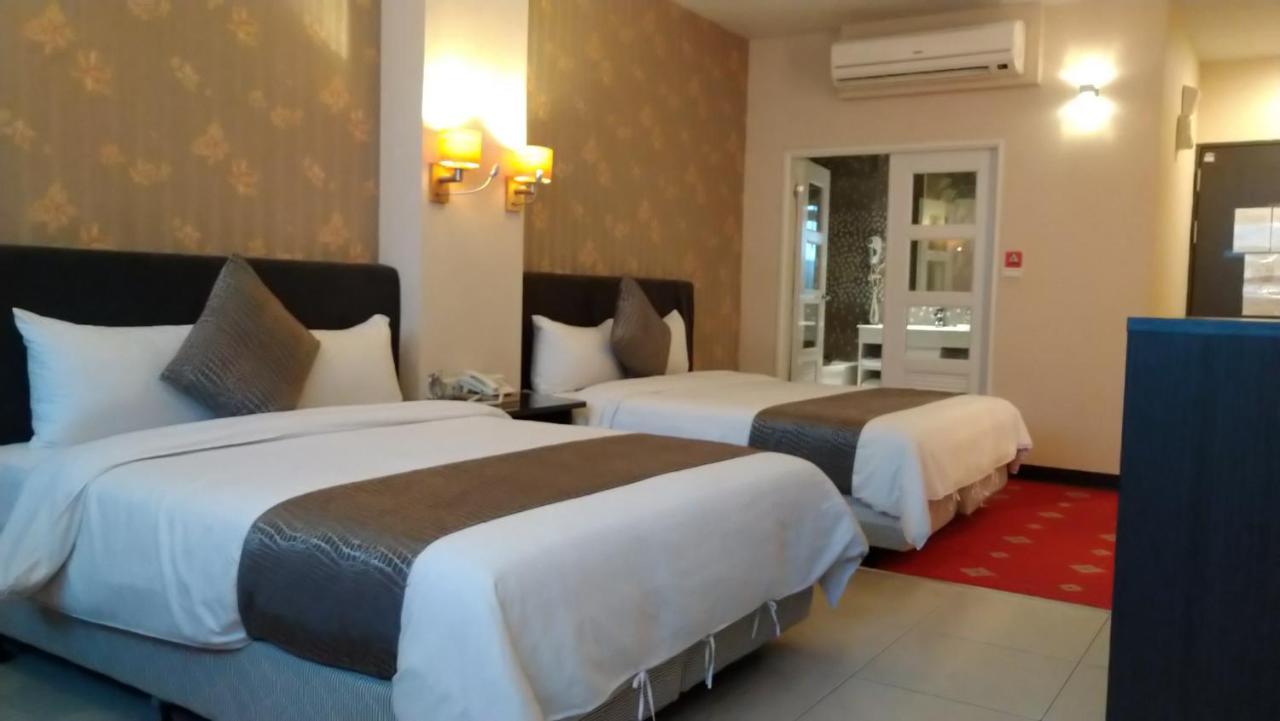 Boston Plus Hotel Чиай Сити Екстериор снимка